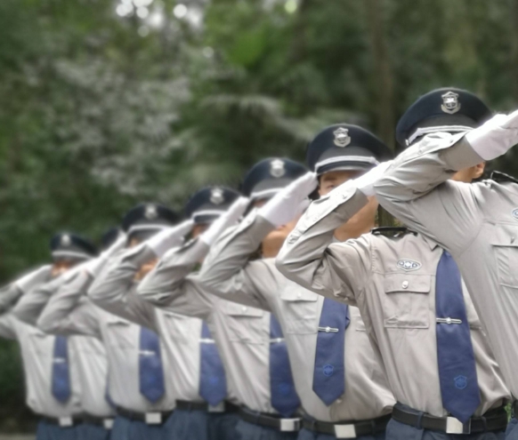 物業(yè)保安是物業(yè)管理中維護(hù)小區(qū)、商業(yè)綜合體、寫(xiě)字樓等場(chǎng)所公共安全和秩序的重要力量